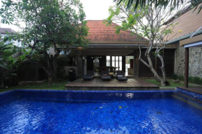 4 bedroom villa with pool in the center of Seminyak